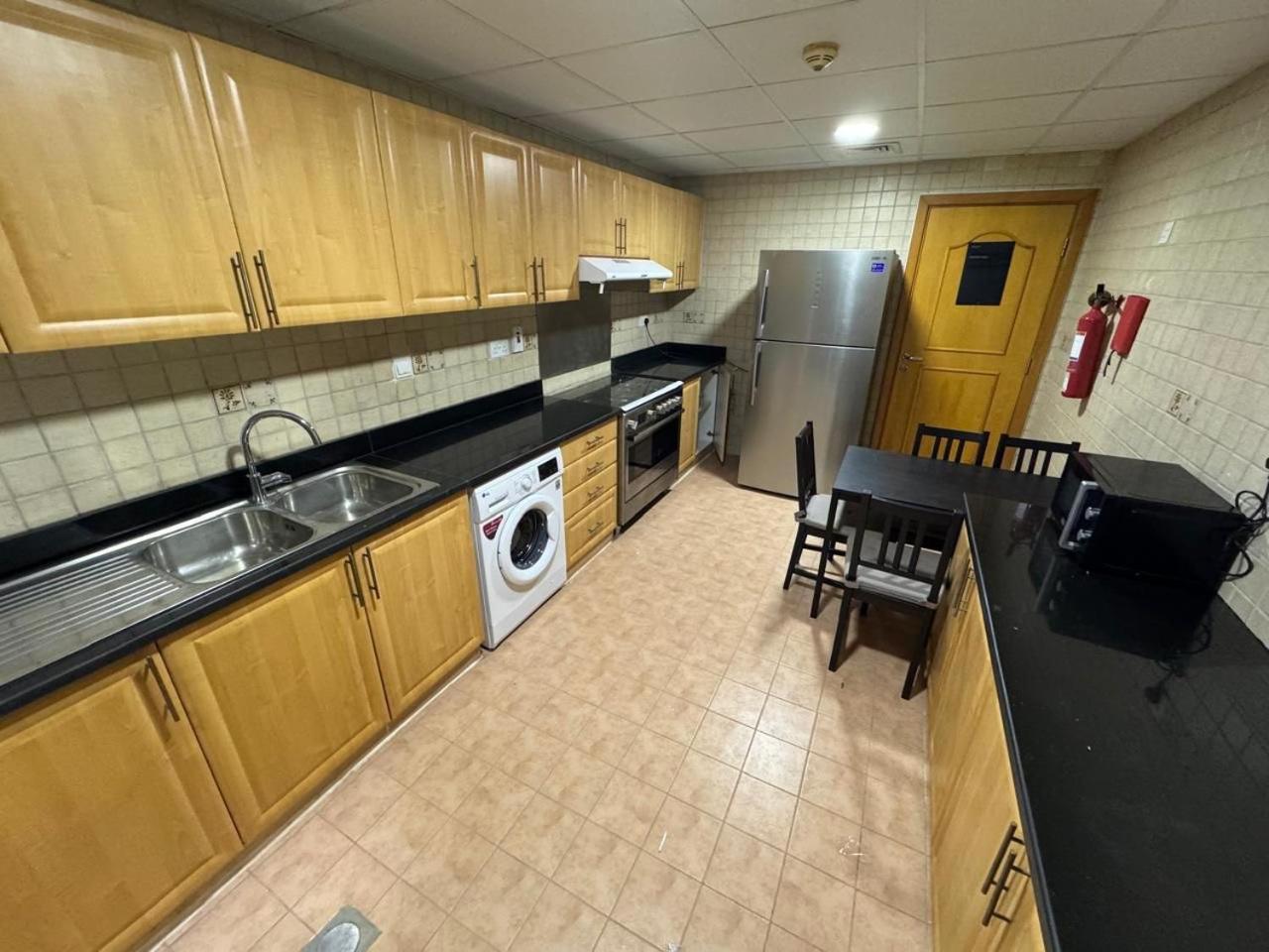 Backpackers Heaven ! 18 Beds In A 2 Bedroom Apartment In Front Of Union Metro Station Diera Dubai Ngoại thất bức ảnh