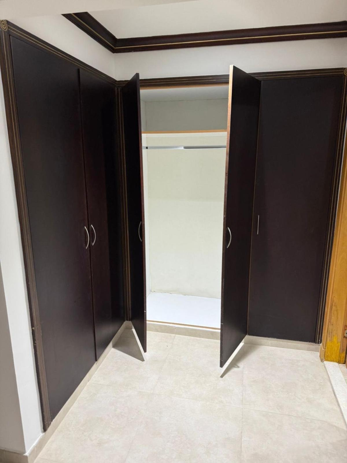 Backpackers Heaven ! 18 Beds In A 2 Bedroom Apartment In Front Of Union Metro Station Diera Dubai Ngoại thất bức ảnh